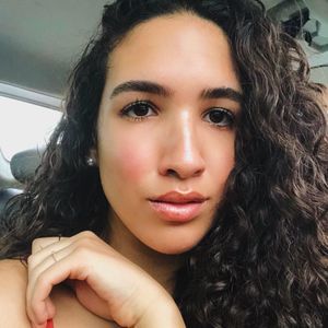 Meet your Posher, Júlia